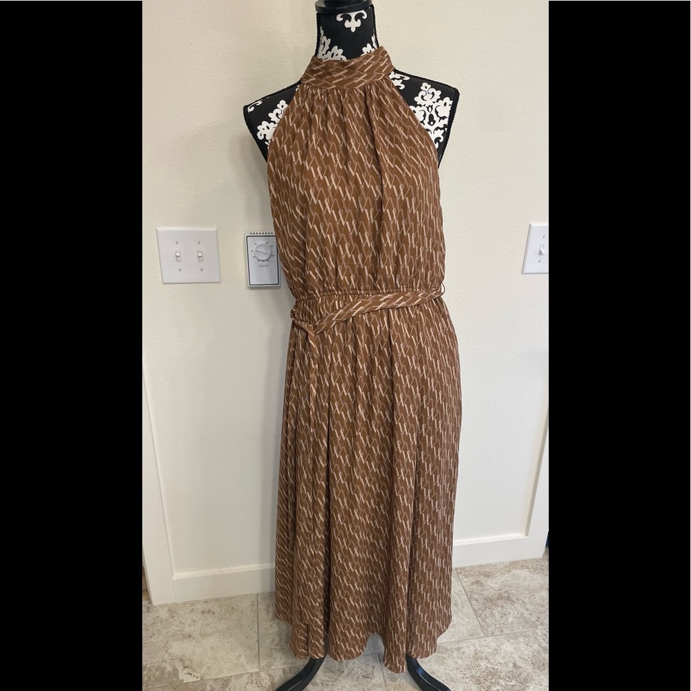 Brown dress